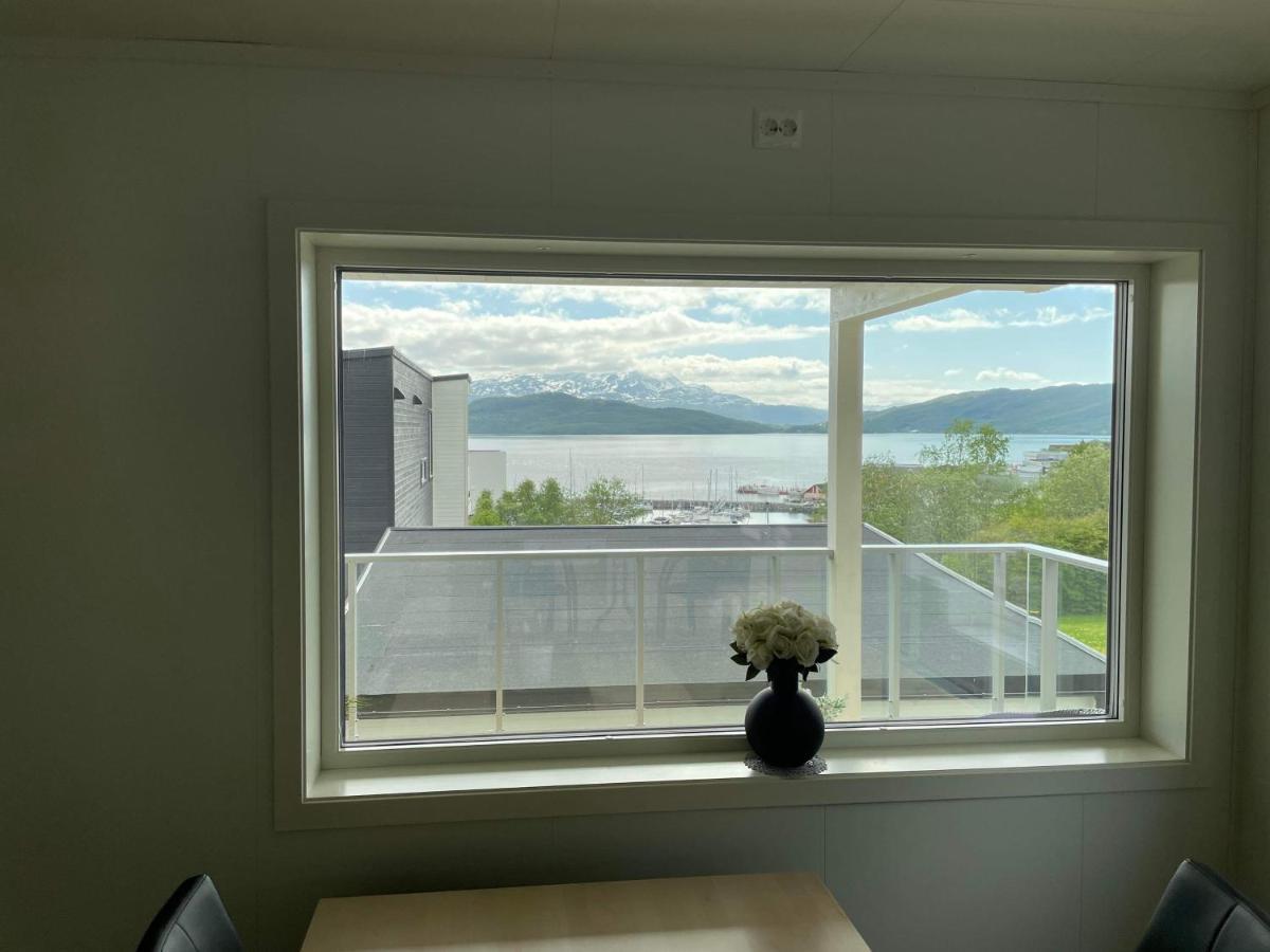 Veien Til Senja Apartment Финснес Екстериор снимка
